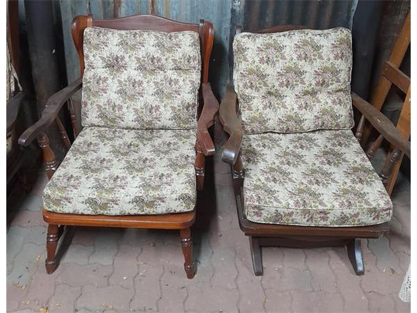 ~/upload/Lots/51507/s3sewmknvm2z4/Lot 053 1x Solid chair and 1x Rocker Chair_t600x450.jpg